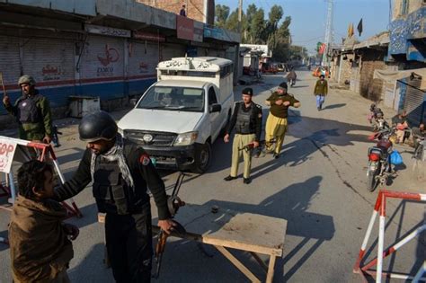 Shootout between Pakistani troops and insurgents in border region kills 2 soldiers, 2 militants